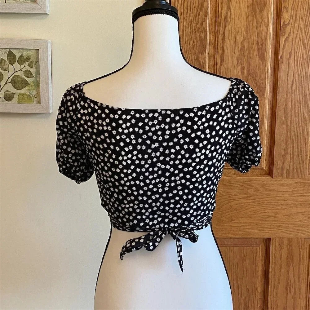 Shein Women's Black & White Floral Puff Sleeve Crop Top Size M - Picture 3 of 6